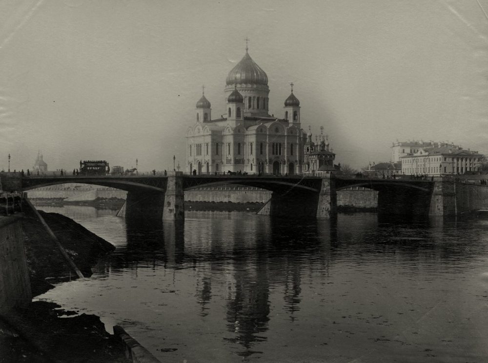 186. Вид на Большой Каменный мост и Храм Христа Спасителя.1885