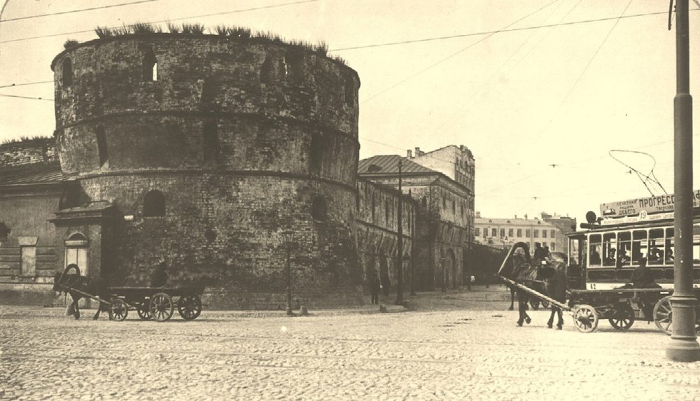 202. Круглая угловая башня (она же - Зачатьевская, Наугольная). 1913