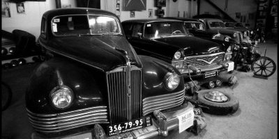 Постоянная экспозиция Ломаковского музея старинных автомобилей и мотоциклов
